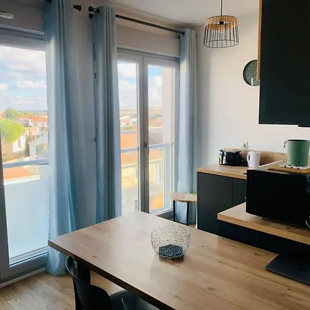 Le Treich Laplene - Parking Wifi La Rochelle